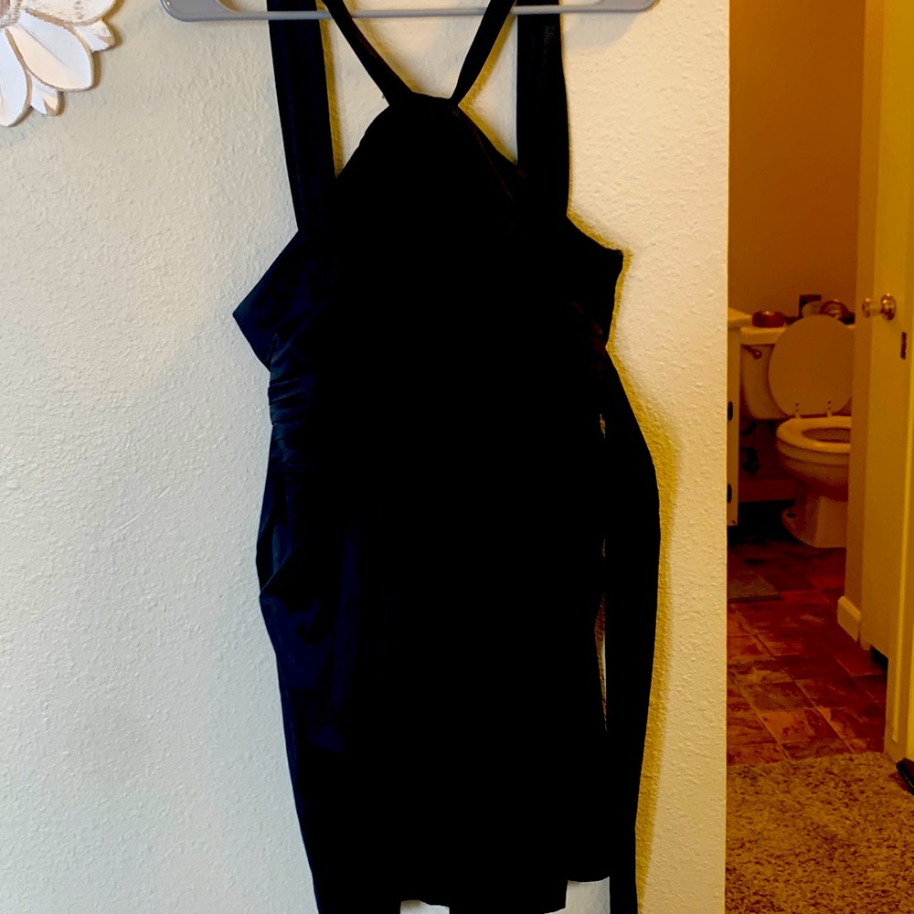 Black party dress with cross cross neck and pockets